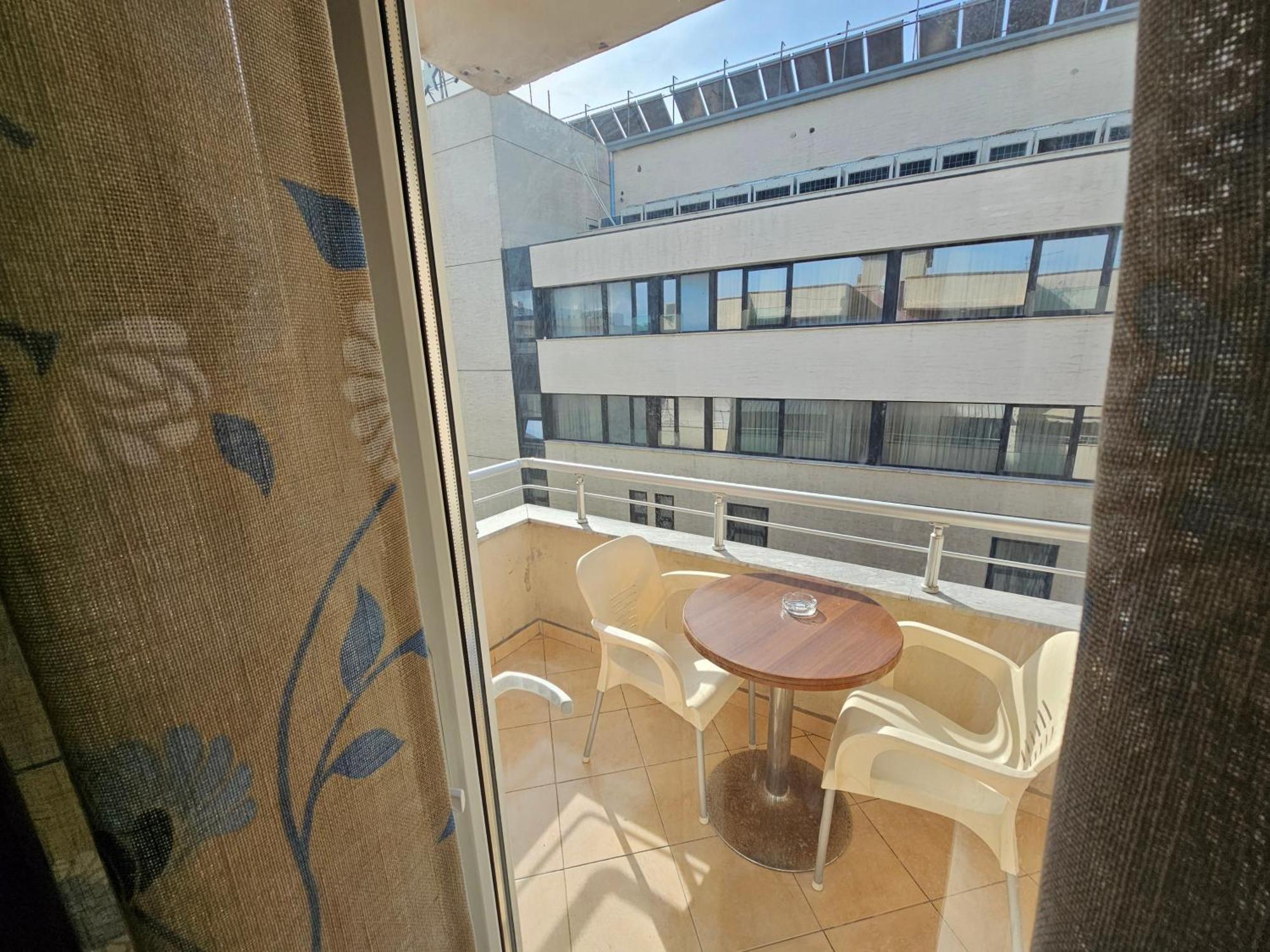 Bral Apartments 8 Two-Bedroom Beachfront دراس المظهر الخارجي الصورة